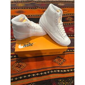 Nike Women's Blazer Mid '77